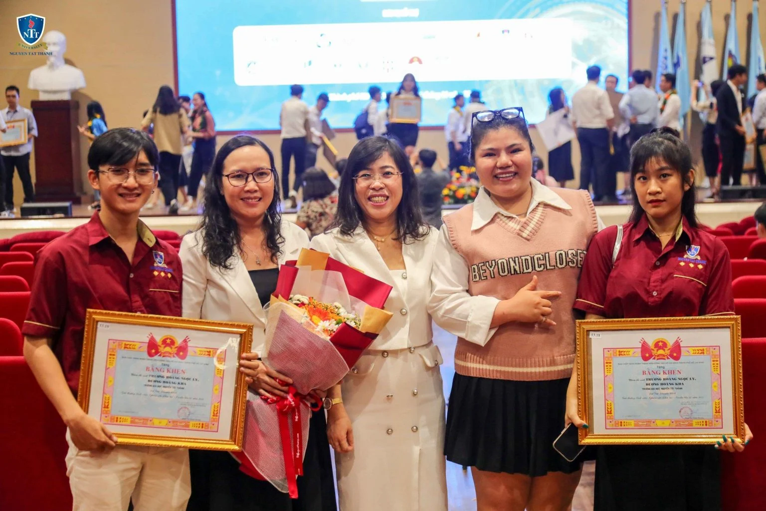 Cơn mưa giải thưởng tại Giải thưởng sinh viên NCKH Euréka 2023 của sinh viên NTTU